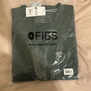 Figs scrub top